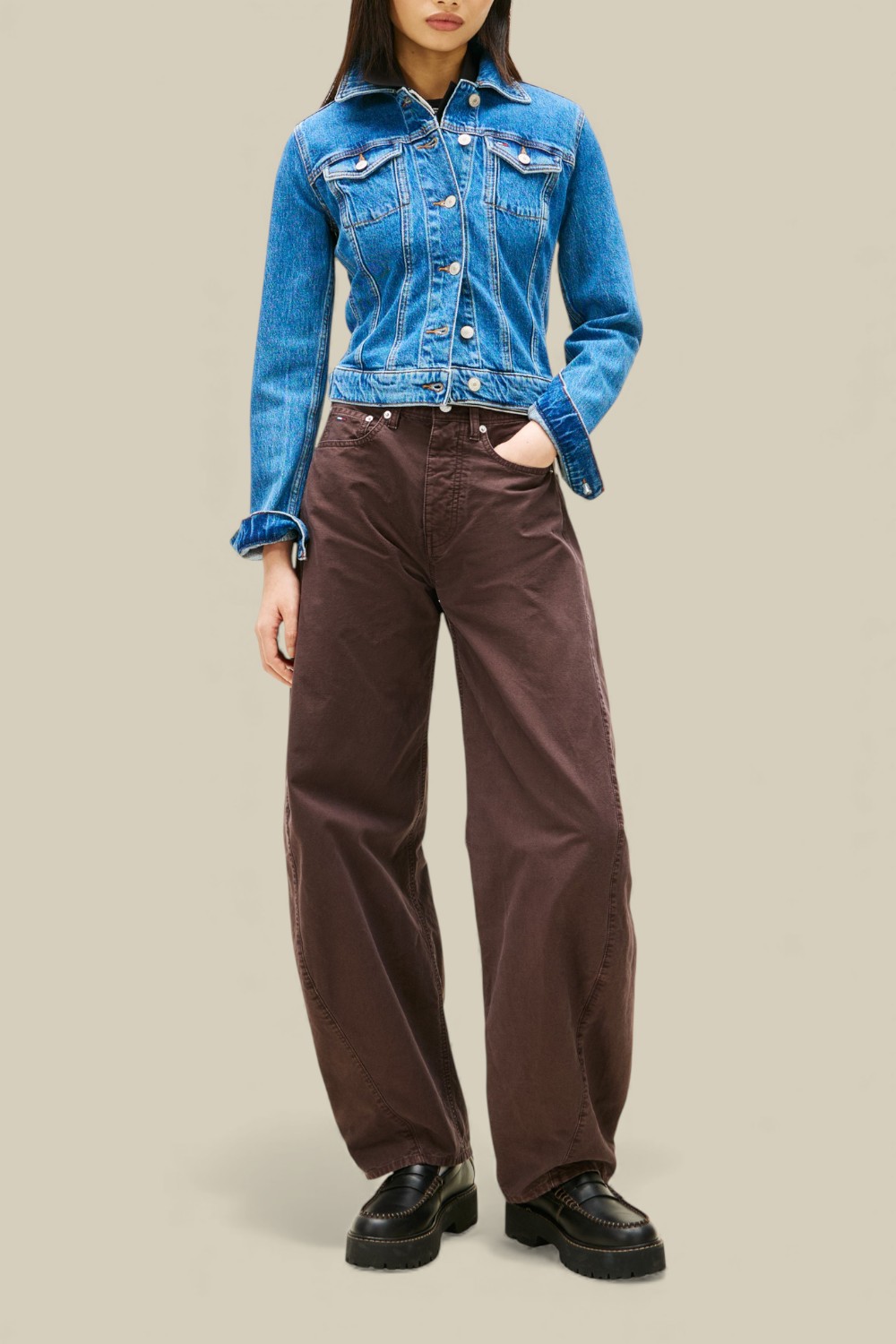 תמונת כל הלוק של ז'קט ג'ינס